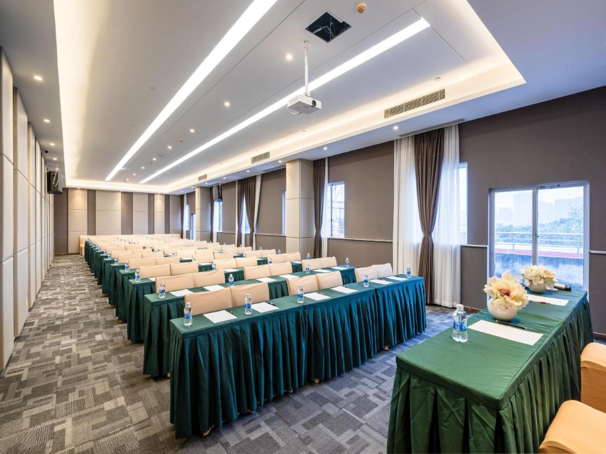 Lavande Hotel Luzhou Wanda Plaza Southwest Commercial City ภายนอก รูปภาพ