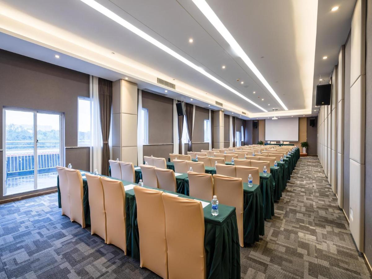 Lavande Hotel Luzhou Wanda Plaza Southwest Commercial City ภายนอก รูปภาพ