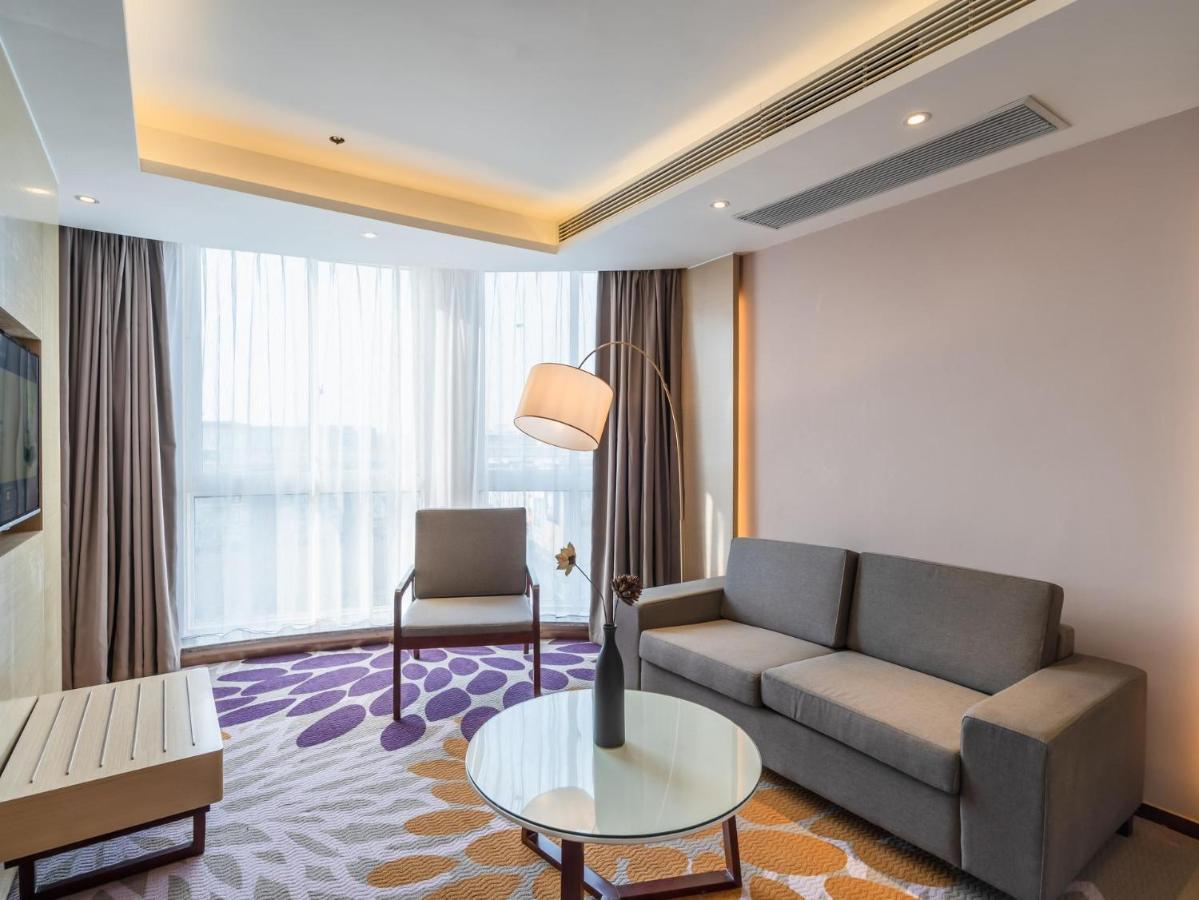 Lavande Hotel Luzhou Wanda Plaza Southwest Commercial City ภายนอก รูปภาพ